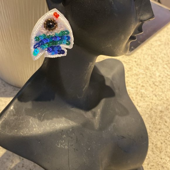 Fish shaped earrings - Picture 1 of 4